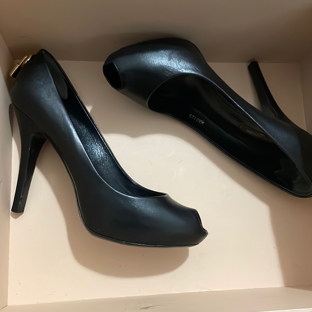 Size 38 Louis Vuitton peep toe pumps 4 inch heels